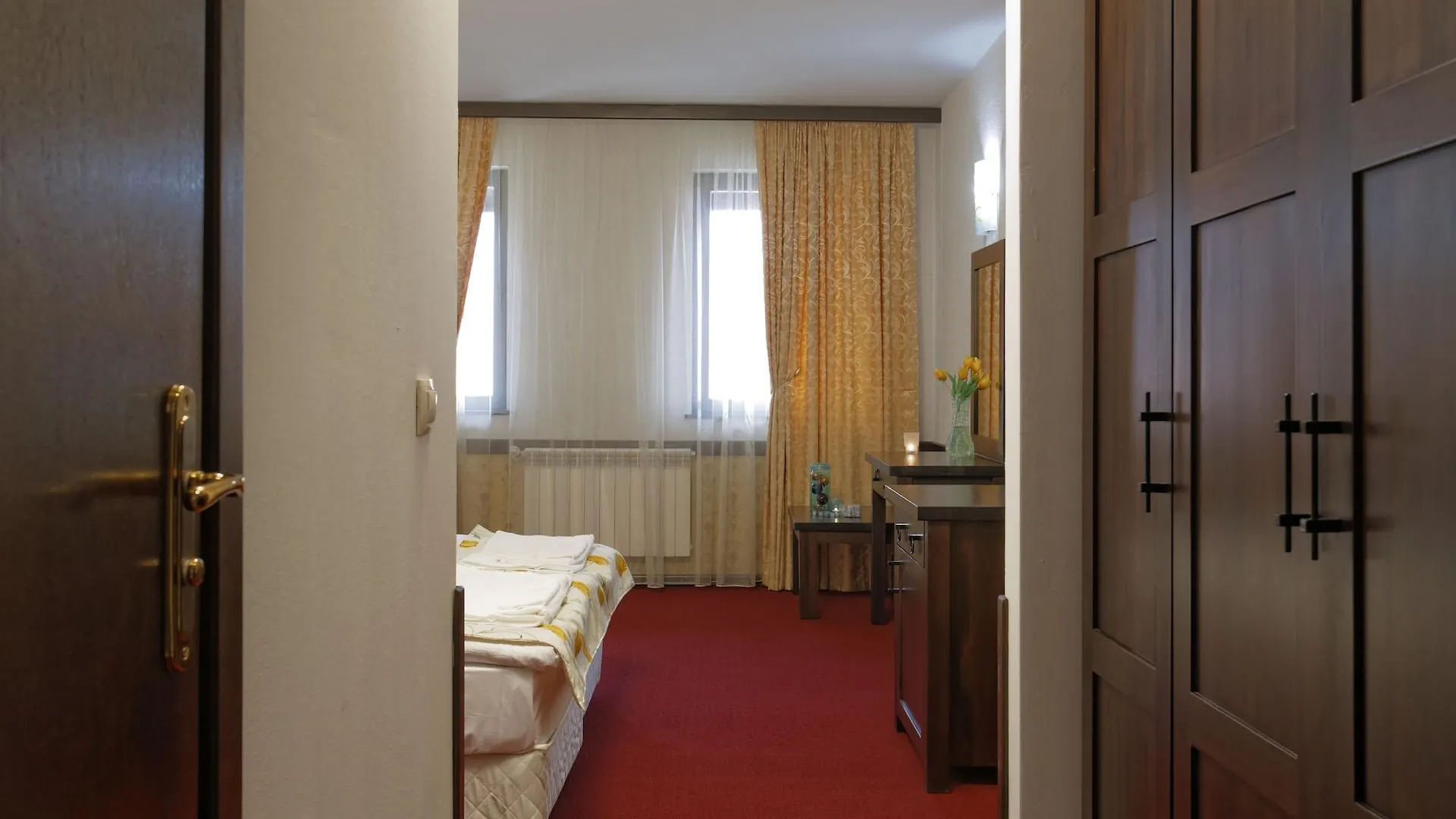 מלון Trinity Residence בנסקו